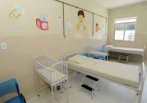 A Sala da Pediatria do PA de Carandaí foi toda decorada para receber os pacientes infantis.