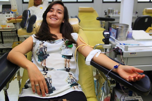 Lara de Cássia Teixeira é doadora de sangue. Créditos: Adair Gomez - Hemominas