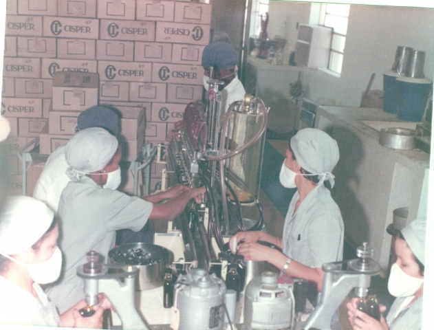 Produção farmacêutica na Funed na década de 1970 / Imagem: Acervo Funed