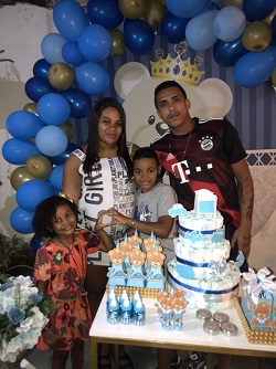 Ana Carolina e a família, ainda à espera do caçula Heitor (Fhemig / Divulgação)