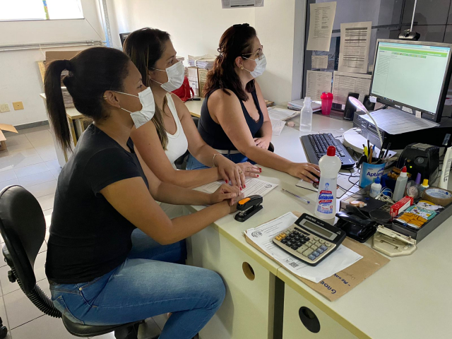 Treinamento de profissionais da Farmácia Municipal de Presidente Bernardes - sede da Coordenação da Assistência Farmacêutica - GRS Ubá