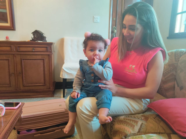 A enfermeira Poliana com a filha Beatriz, de sete meses - Foto: Jonathas Mendes
