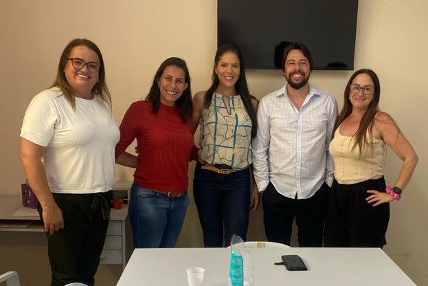 Equipe da SRS Varginha em visita à unidade do CER IV