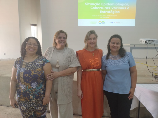Representantes da SRS Varginha e SER Varginha em reunião com diretores escolares da região