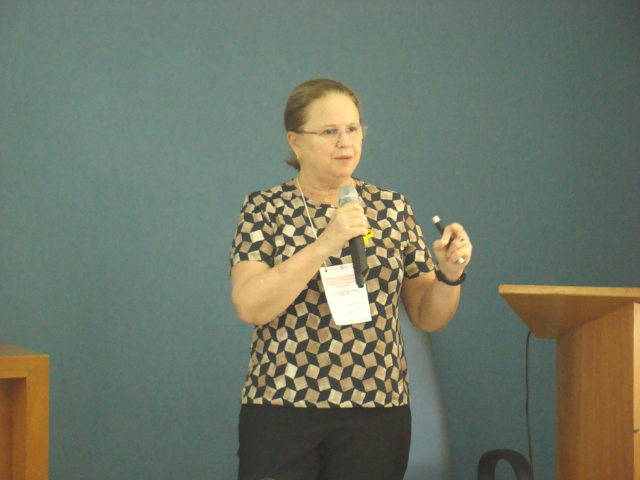 A pesquisadora do Ministério da Saúde, Rosângela Teixeira, durante o treinamento