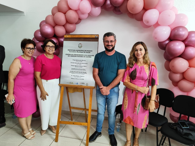 A partir da esq. Sirlene Souza (usuária do serviço), Kátia Gonçalves, Thiago Salum e Fabíola Lemos