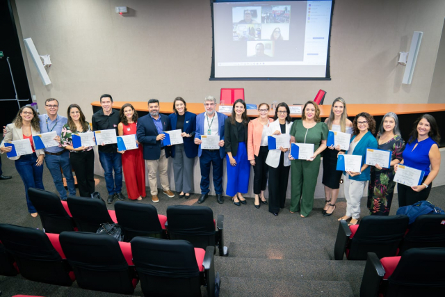 Os participantes receberam certificados em Brasília e Mariana Brito participou por videoconferência