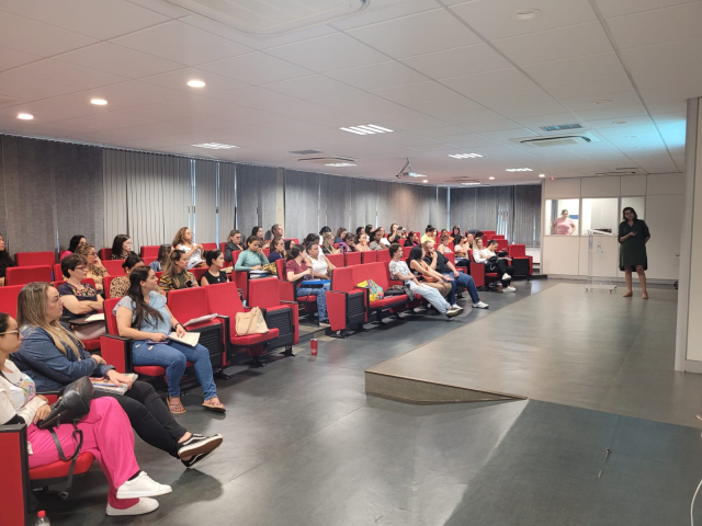 Curso de Vigilância de Doenças Transmissíveis Agudas, realizado em 2 e 3/4/2024, no auditório da Receita Federal, em Uberaba