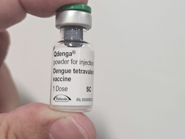 Vacina e diluente na prevenção contra dengue