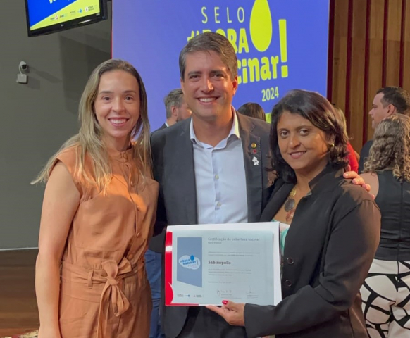 Equipe da Secretaria de Saúde de Sabinópolis e Secretário de Estado de Saúde Fábio Baccheretti