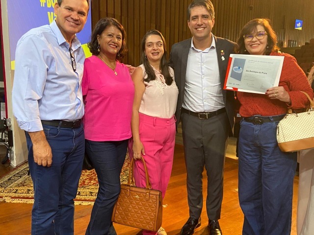 Equipe da Secretaria de Saúde de São Domingos do Prata e Secretário de Estado de Saúde Fábio Baccheretti