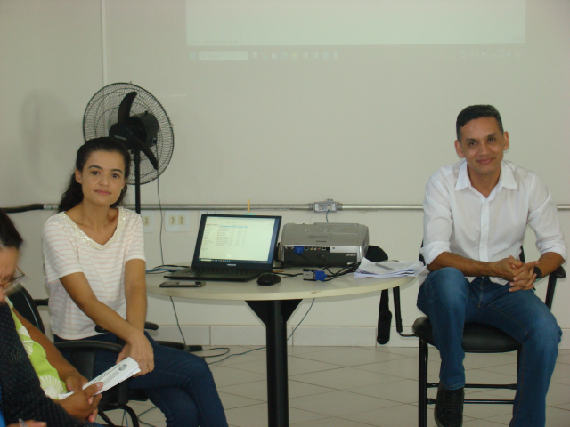 Jaqueline Santos e Gilmar Machado conduzindo a reunião da EAAB