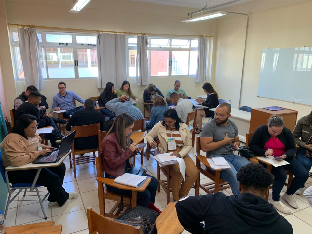 Atividades práticas e estudo de casos do curso de boas práticas de dispensação e manipulação de medicamentos em Diamantina