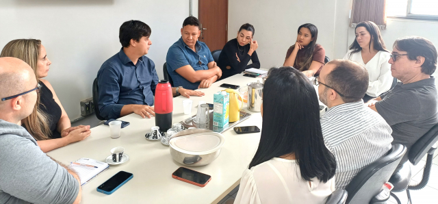 Reunião do subsecretário de Regionalização da SES-MG, Darlan Pereira, com coordenadores da SRS Montes Claros