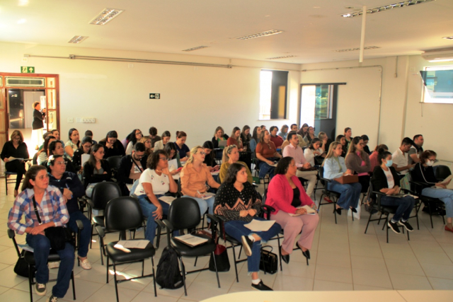 Vacinadores durante a capacitação na SRS Passos