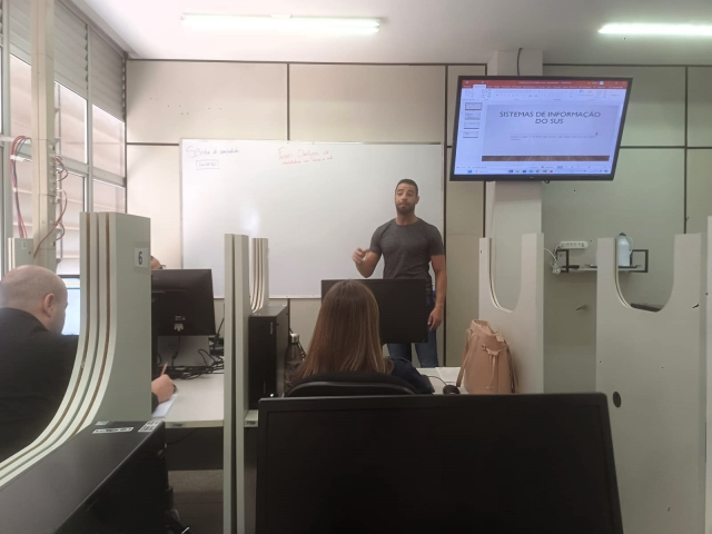 Técnicos dos sistemas de informações municipais participam de capacitação no Laboratório de Informática da SRS Varginha