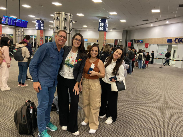 Da esquerda para a direita: Ricardo Antônio Silva (SRS Diamantina), Paula Souza Oliveira (Nível Central), Roxane Rafaela Macedo dos Santos (Nível Central) e Elis Regina de Oliveira Mattos (GRS Ubá). Foto: Divulgação SES-MG