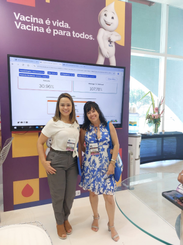 Ariana Gabriela Ribeiro Duarte e Natália Franco Barbosa de Andrade, autoras do projeto