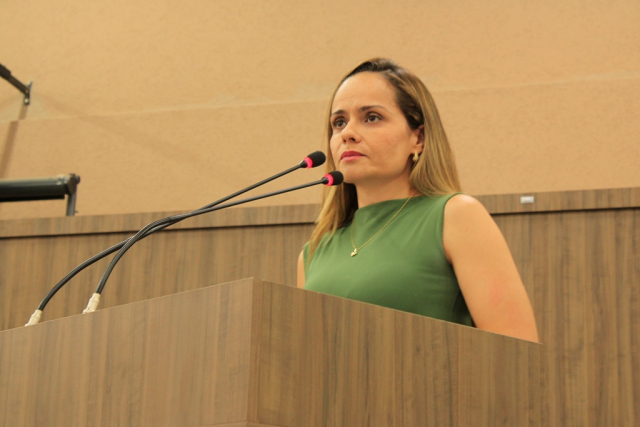 A superintendente de Vigilância Epidemiológica da SES-MG, Aline Lara - Foto: Ascom SRS Passos