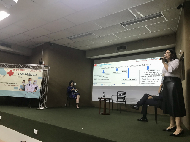 Rosana Gervásio falando sobre as políticas estaduais de assistência