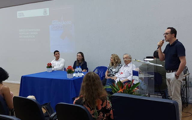 Simpósio de Prevenção do Câncer de Boca e de Odontologia Hospitalar realizado em Governador Valadares