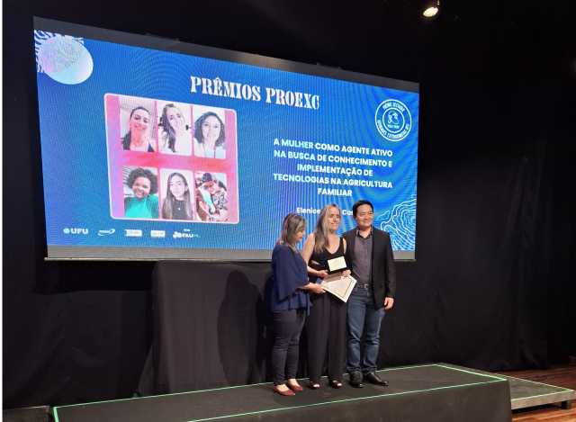 Prêmio Paulo Freire categoria “A Mulher como Agente Ativo na Busca de Conhecimento e Implementação de Tecnologias na Agricultura Familiar”