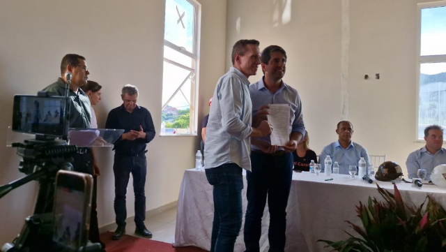 Assinatura do contrato para gerenciamento do Hospital Regiona Teófilo Otoni